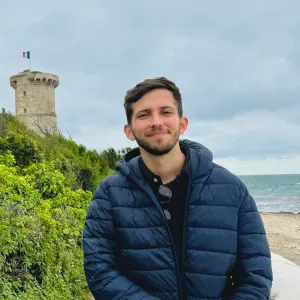 Médecin motivé à découvrir de nouvelles opportunités en FR.