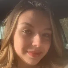 Jeune étudiante pour aider vos aînés 