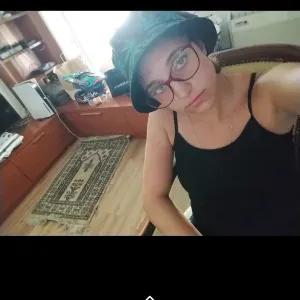 Cerco per pulizie,commessa,cameriera 