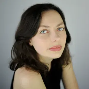 Jeune étudiante, garde d'enfants