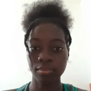 Baby-sitter a kourou disponible