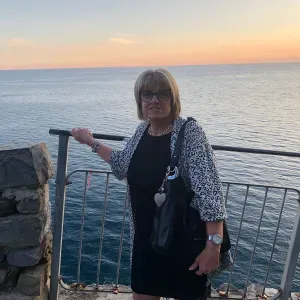 Dispose d'une place á temps plein á partir de janvier 2016