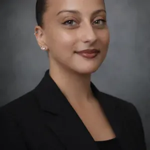 Baby-sitter expérimentée depuis trois ans et demi.