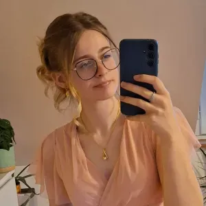 Baby-sitter créative, patiente au alentours de conches!