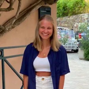 Baby-sitter bienveillante et expérimentée 