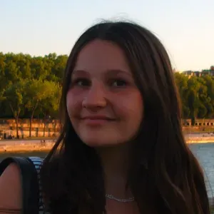 Baby-sitter dispo entre le 18 mai et le 19 juin