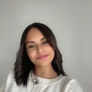 Garde d'enfants – Étudiante en droit disponible 