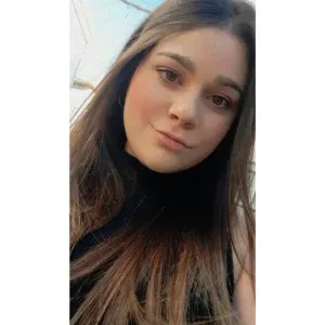 Chica responsable que se encarga del cuidado de tus hijos