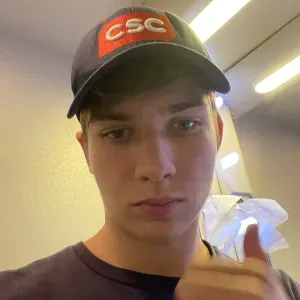 Trilingual babysitter who loves kids