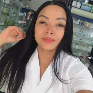 Farmacêutica y cuidadora de niños 