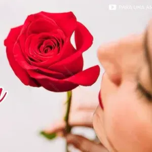 Cuidadora de señores mayores de edas compasiva