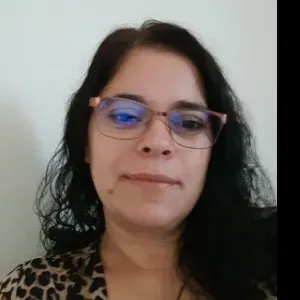 Je cherche hors de menage et  je garde des enfants.