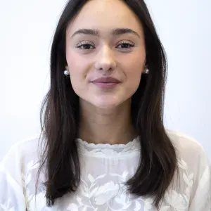 Caring & Bilingual Babysitter in Paris