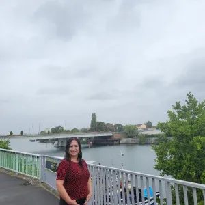 Femme de ménage responsable y seria