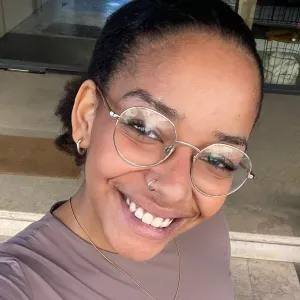 Babysitter com alguma experiência em Lisboa