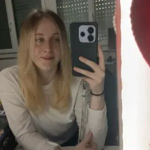 Baby-sitter douce et bienveillante à votre domicile