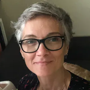 Baby-sitter / garde d'enfants expérimentée dispo :)