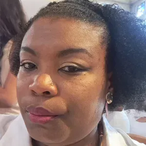 Baby-sitter avec expérience en crèche 