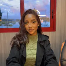 Baby-sitter et créatrice de sourires 