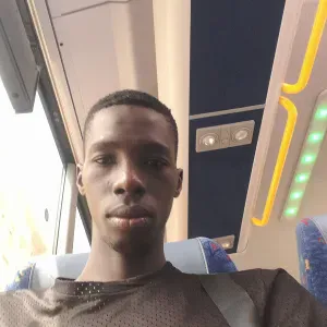 Madiengue Mbengue tengo 25 años soy muy bueno 