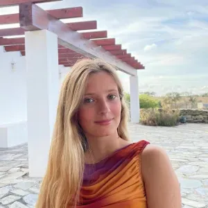 PROFESSIONAL NANNY AVAILABLE Lisbon & Cascais