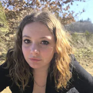 Jeune Femme de menage Haut Lignion 