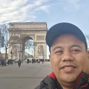 Babysitter in paris looking a job