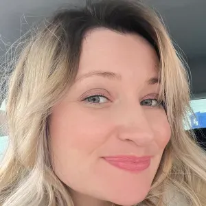 Je cherche une baby sitter