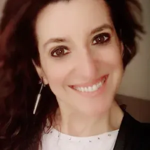 ADDETTA ALLE PULIZIE E AL RIORDINO