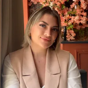 Baby-sitter diplômée EJE – Expérimentée ✅