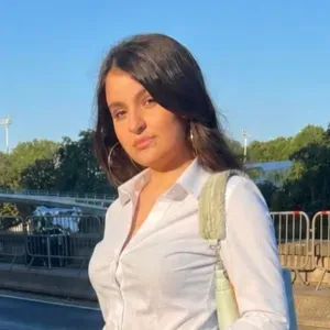 Baby-sitter sérieuse, disponible et mobile dans le 92