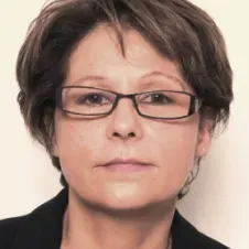 Baby-sitter Expérimentée sur demande 