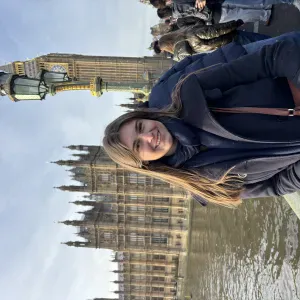 Étudiante expérimentée à Paris et ses alentours