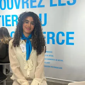 Jeune baby sitter à Genève qui souhaite venir en aide