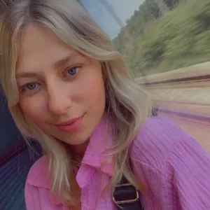 Baby-sitter expérimentée à rang du fliers 