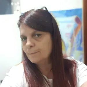 Empregada de Limpeza responsável na zona de gaia