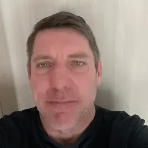 Aide à domicile bienveillant et professionnel 