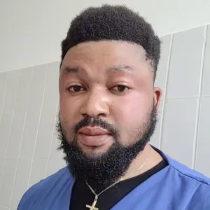 Omokhuale Lucky Hallo, guten Morgen, ich bin Omokhuale. Ist