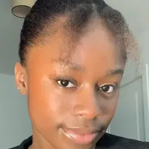 Étudiante disponible pour des gardes d'enfants régulières