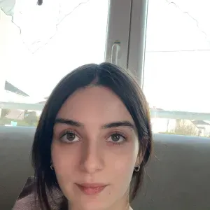 Agent d'entretien à domicile sous le régime CESU. 