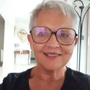 Retraitée j'ai du temps à donner.