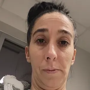 Femme de ménage responsable assistante de vie dépendante 