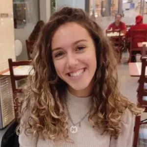 Babysitter com experiência na Margem Sul