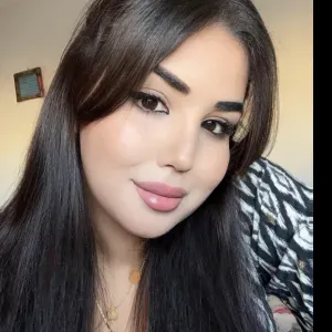 Garde d'enfants avec activités et jeux éducatifs 