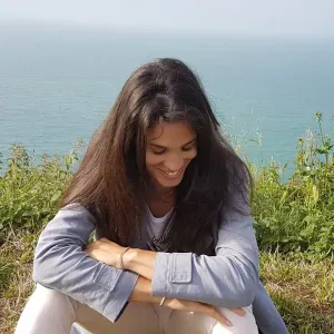 Je cherche un(e) dame de companie