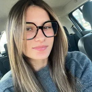 Baby-sitter disponible rapidement 