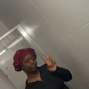 Besoin d'une baby-sitter ? Je suis disponible. 