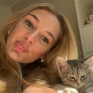 Zuverlässige und liebevolle Babysitterin