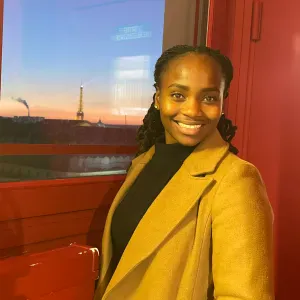 Experienced babysitter looking for a job 