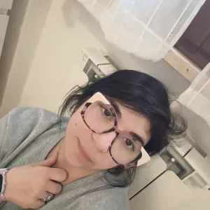 Donna con pluriennale esperienza nell' ambito delle pulizie